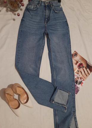 Трендовые джинсы с разрезами5 фото
