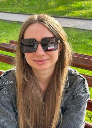 Сонцезахисні окуляри в сірій оправі, лінза polarized