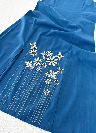 Льняное платье-миди с вышивкой по низу2 фото