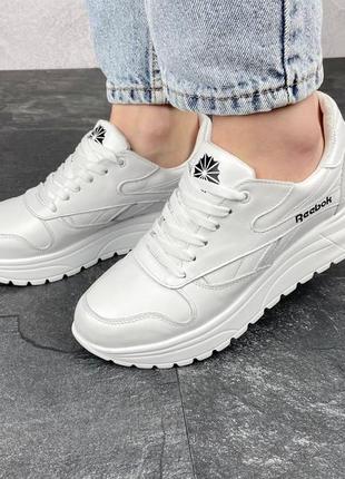 Жіночі шкіряні кросівки