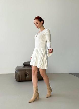 Эффектное короткое платье с рукавами-фонариками, в белом и черном цвете4 фото