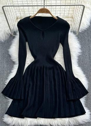 Эффектное короткое платье с рукавами-фонариками, в белом и черном цвете9 фото
