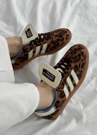 Нові кросівки femme adidas samba x wales & bones