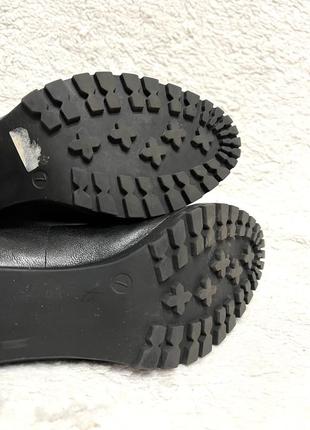 Кожаные классические черные туфли на каблуке10 фото