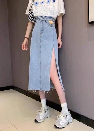 Модная длинная джинсовая юбка, с необработанным краем, с высокой талией и разрезом3 фото
