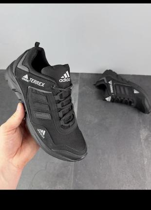 Кросівки 👟