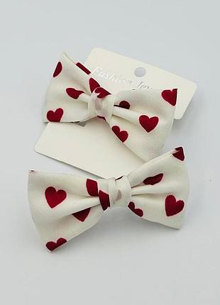 Набір бантиків білих з сердечками - 2 шт.