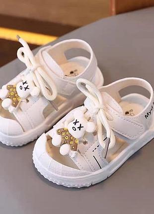 Стильные босоножки