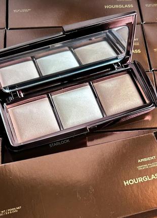 Палетка финишной пудры с эффектом сияния hourglass ambient™ lighting palette