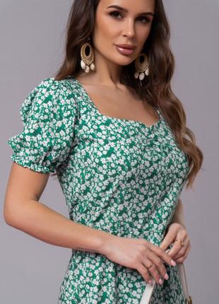 Зеленое ретро платье с цветным принтом и разрезом4 фото