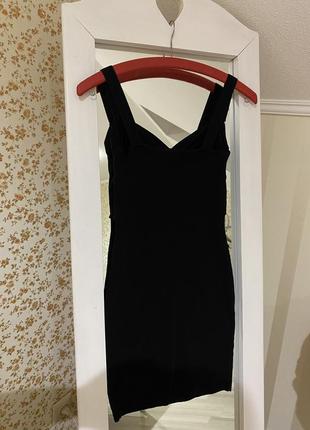Черное платье zara платье мини мины платье черное маленькое xs s с вырезом на бретелях9 фото