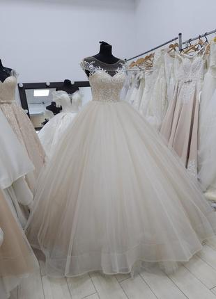 Нова весільна сукня
