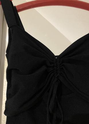 Черное платье zara платье мини мины платье черное маленькое xs s с вырезом на бретелях4 фото