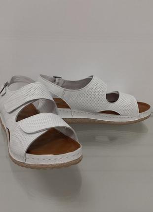Женские кожаные на липучках белые сандалии на платформе7 фото