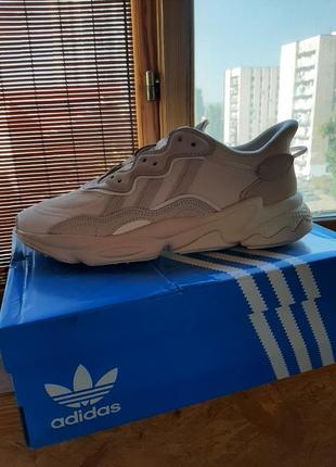 Кроссовки adidas ozweego