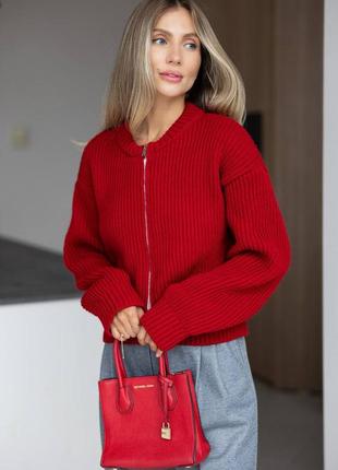 Вязаная кофта на молнии красная