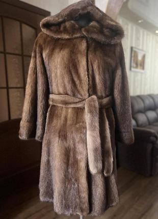 Шуба жіноча з норки з капюшоном та пояском