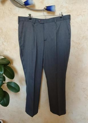 Красивые брюки  классического кроя ,большого размера