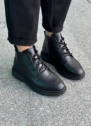 Черевики жіночі на шнурівці