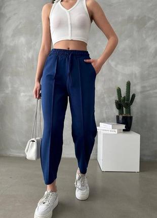 Спортивные женские брюки на высокой посадке с карманами качественные стильные базовые графитовые синие3 фото