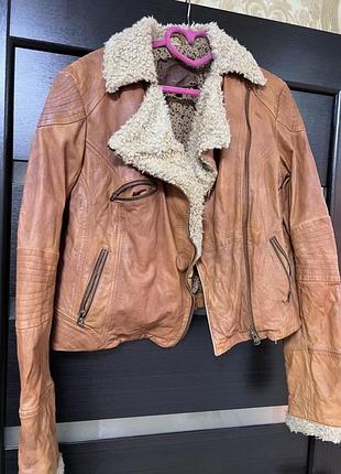 Шкіряна куртка косуха bershka