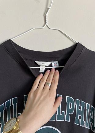 Крутевая графитовая оверсайз футболка с принтом от h&amp;m nfl, плотный и мягкая хлопок8 фото