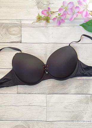 Гладкий бюстгальтер на кісточках з великим пуш-ап