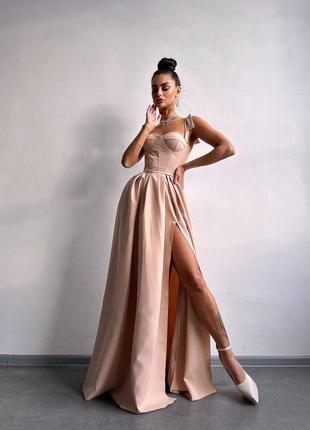 Розкішна жіноча довга сукня максі з чашечками та корсетним верхом6 фото