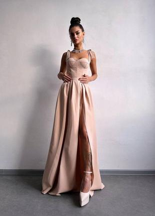 Розкішна жіноча довга сукня максі з чашечками та корсетним верхом2 фото