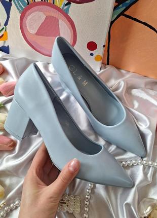 Голубі блакитні туфлі човники з гострим носиком на зручному каблуку3 фото