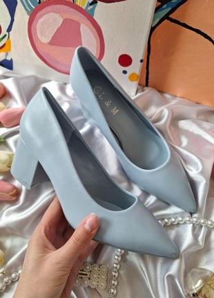 Голубі блакитні туфлі човники з гострим носиком на зручному каблуку4 фото