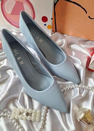 Голубі блакитні туфлі човники з гострим носиком на зручному каблуку5 фото