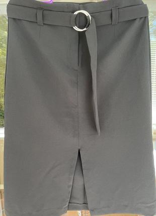 Спідниця з паском і розрізом