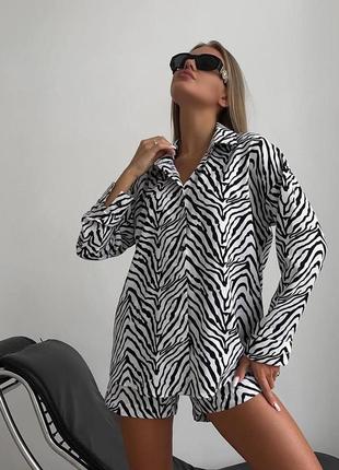 Костюм жіночий з тваринним принтом чорно білий оверсайз сорочка на гудзиках шорти на високій посадці якісний стильний2 фото
