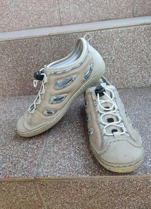 Мокасіни, кеди