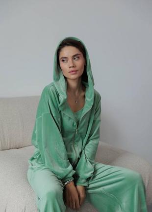 Костюм