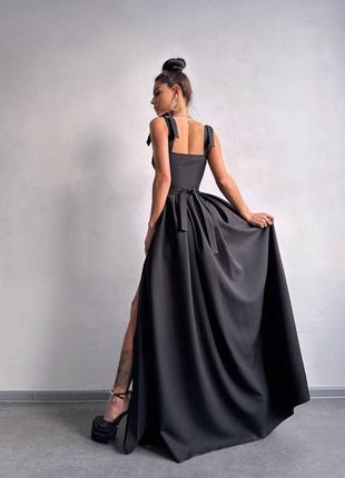 Розкішна жіноча довга сукня максі з чашечками та корсетним верхом10 фото
