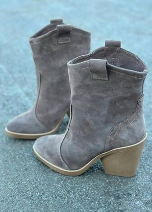 36-41 рр ботильоны - казаки на каблуке натуральная замша/кожа деми/зима черные, капучино, бежевые2 фото