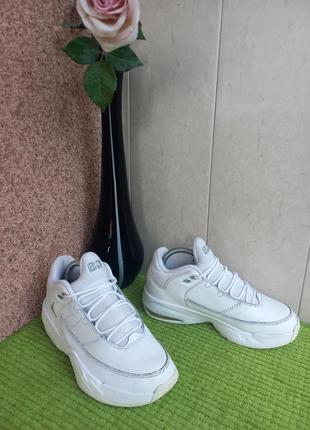 Кроссовки кожаные баскетбольные / повседневные  nike fitsole air jordan max aura 3 ( da8021 - 110 ) унисекс