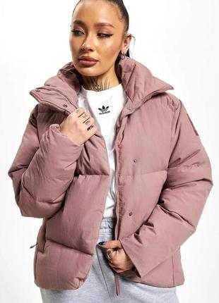 Женская пуховая куртка adidas оригинал.