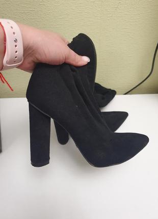 Стильные высокие ботфорды