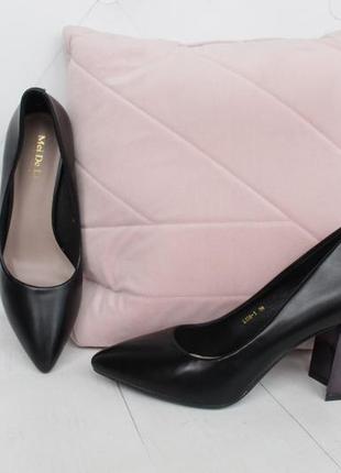 Шикарні туфлі, човники, лодочки 38 розміру