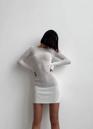 Стильное белое платье вязка