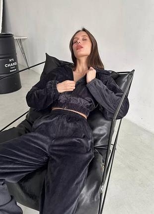 Стильний плюшевий костюм