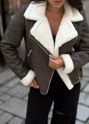 Коричнева жіноча зимова коротка дублянка жіноча базова універсальна зимова жіноча дублянка з штучним хутром