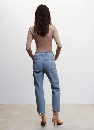 Рваные джинсы мом4 фото