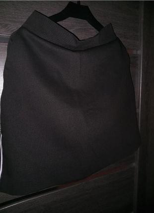 Чорна спідниця із лампасами і кишенями3 фото