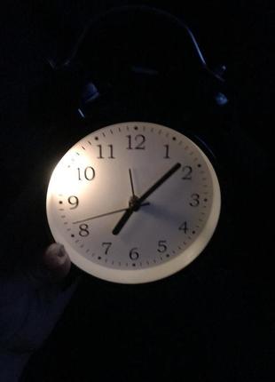 Годинник - будильник металевий з підсвіткою4 фото