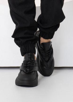 Чорні шкіряні кросівки із вставками2 фото