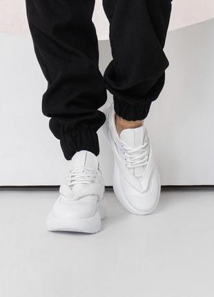 Білі шкіряні кросівки із вставками2 фото